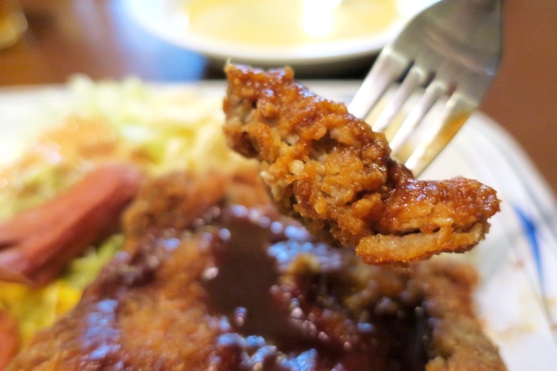 那覇市泊「軽食の店ルビー」Cランチのトンカツの肉は薄めだが、ご飯が捗る美味しさ。