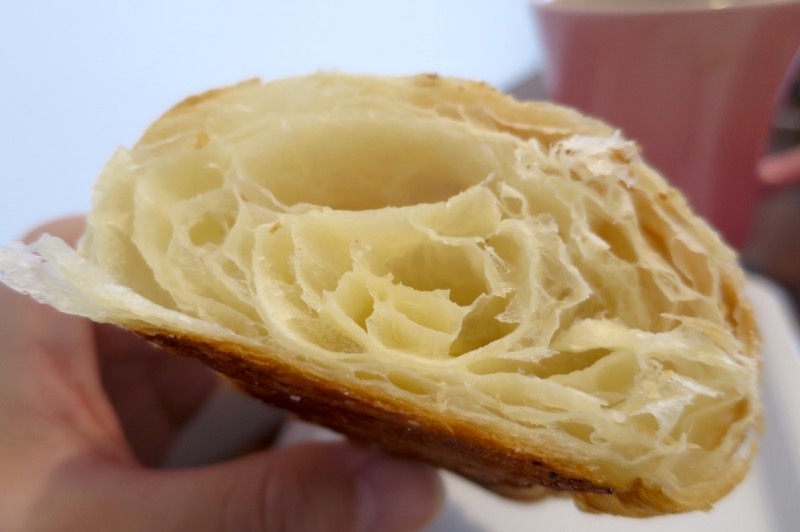 那覇市天久「ル・キュイップ（Le Cuip）」発酵バターをたっぷり使っているクロワッサン（180円）