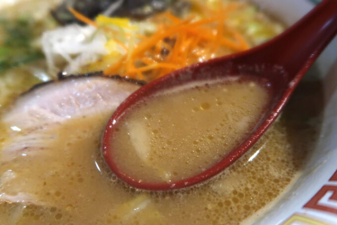 那覇市・国際通り「ラーメンちゃんや」味噌ラーメンのスープ