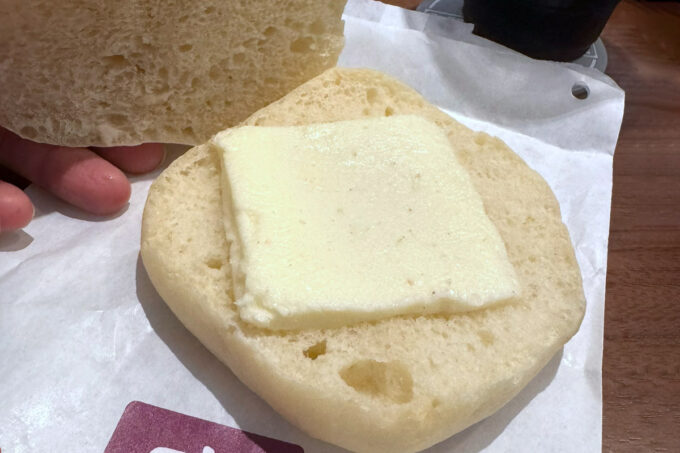 那覇市安謝「秀のぱん工房 窯」塩バターサンドは注文してからバターを挟んでくれておいしい