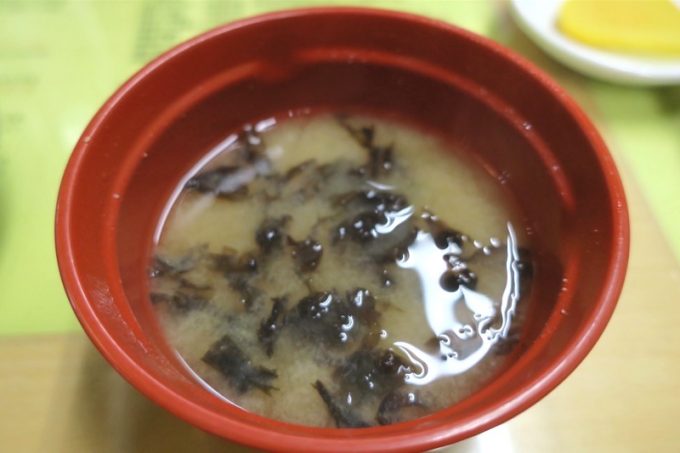函館朝市「きくよ食堂 本店」セットの味噌汁の具は岩海苔