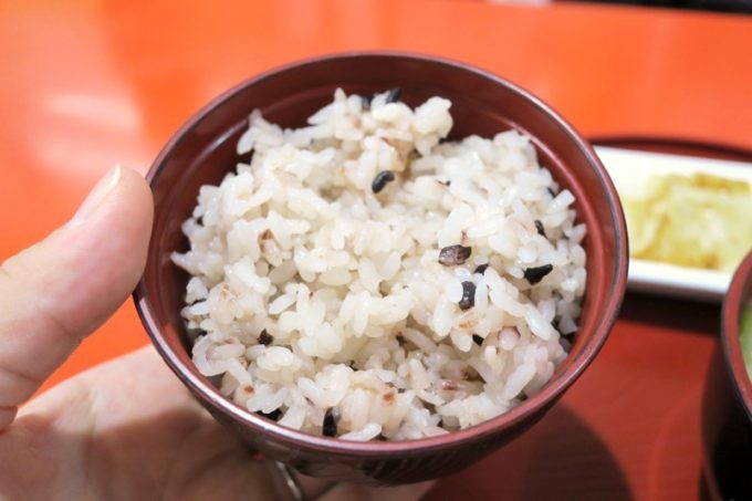 古代米のご飯はボリュームが控えめ。だが、それがいい。