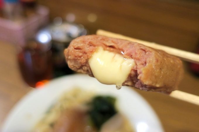 こちらも沖縄おでんとしては珍しい、チーズハンバーグ