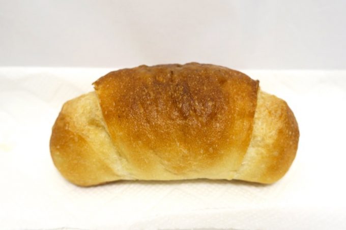 宜野湾「宇地泊製パン所 sourire（スーリール）」のフランス塩パン（おつとめ品価格100円）