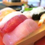 にぎり特上のお寿司は10貫。赤身、白身など様々だ。