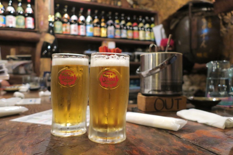 那覇・栄町「古酒と琉球料理 うりずん」のオリオンビール（1杯648円）