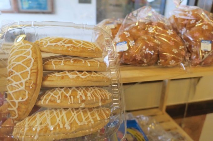 沖縄市「チッパーズスナックバー（Chipper Snack Bar）」こちらのパン類も購入できるらしい。