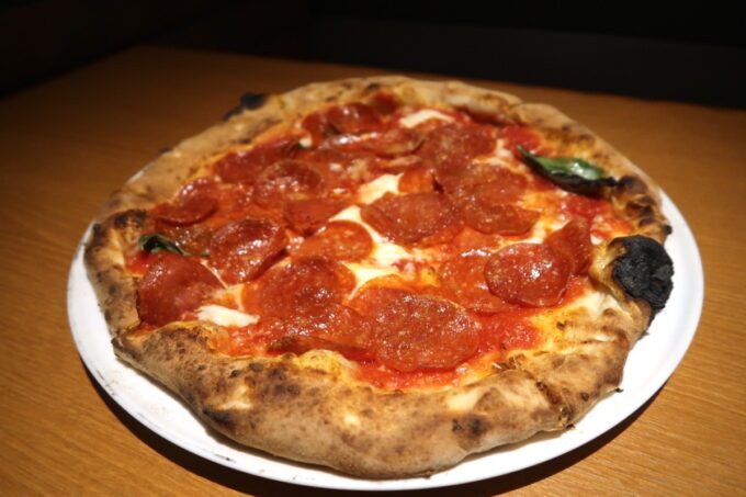 「Pizzeria Bar Ariccia（ピッツエリア バール アリッチャ）」ランチのペパロニピザ（1500円）