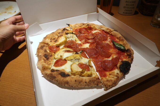 「Pizzeria Bar Ariccia（ピッツエリア バール アリッチャ）」ピザを食べ残したので持ち帰った