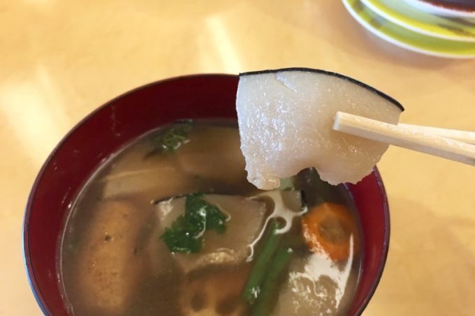函館の郷土料理であるくじら汁は、塩くじらを使ったけんちん汁。