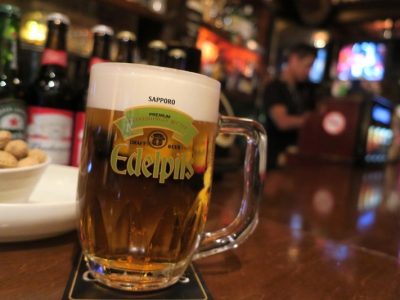 「Beer BAR山下」のエーデルピルス（ジョッキ、500ml、650円）