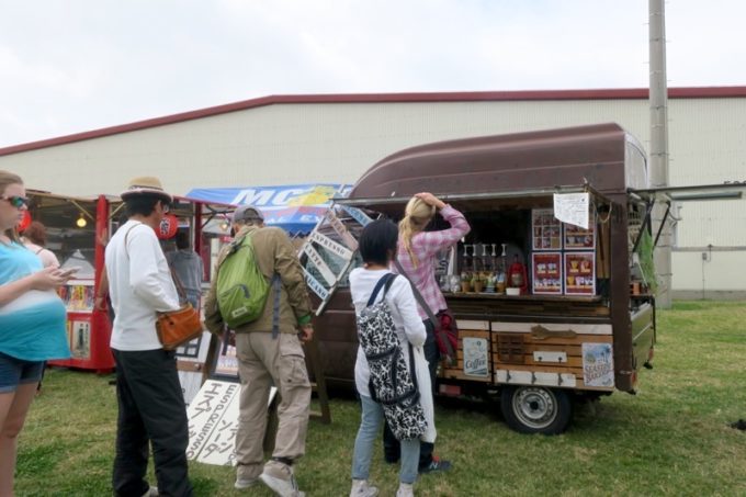 「フードトラックフェア（Food Truck Fair）」にあったコーヒーの移動販売車。