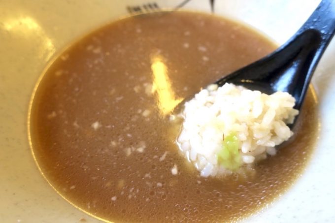スープにごはんを浸して食べるまでが儀式。