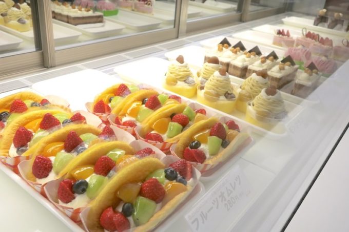 店頭販売している洋菓子・焼き菓子も、喫茶室で食べることができる。