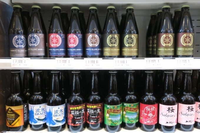 「酒舗 稲村屋」では北海道のクラフトビールを取り扱っている（ノースアイランド、網走地ビール）。
