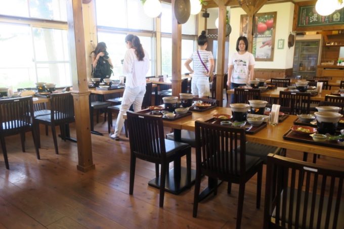 沖縄・今帰仁「あいあいファーム」農家の食卓というレストランで朝食をいただく。