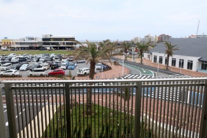 「ラ・ジェント・ホテル沖縄北谷」コンフォートツイン（3階ベランダ）からの眺め。