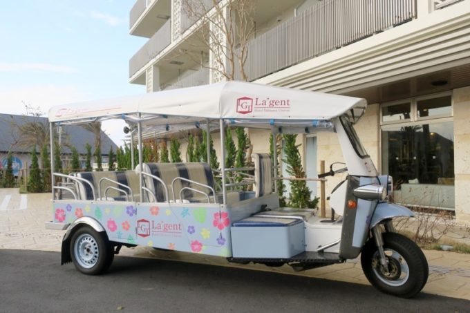 「ラ・ジェント・ホテル沖縄北谷」無料で乗車できるトゥクトゥクに乗ってアメリカンビレッジへ。