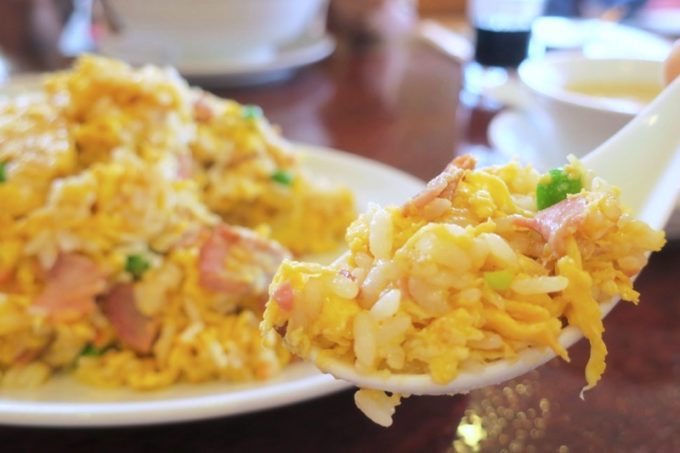 「担々亭 南上原店」の叉焼炒飯は卵をふんだんに使ったものすごいボリューム。