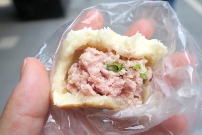 台北「老哥水煎包（Laoge Shuijianbao）」の水煎包は豆腐ではなく豚肉だった模様。