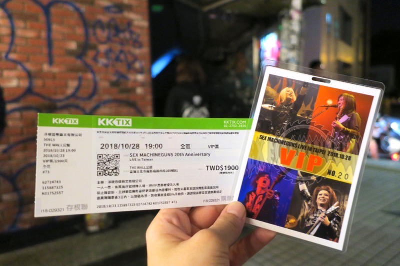 SEX MACHINEGUNS 20th Anniversary LIVE in Taiwanオープン前に、VIPチケット（NT$1900）を手渡される。