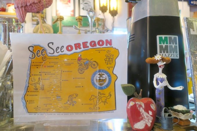 北谷・美浜「ジェッタバーガーマーケット（JETTA BURGER MARKET）」の店内に飾られたアメリカ・オレゴン州のマップ。
