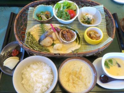 宮崎・綾町「酒泉の杜 照葉庵」の朝食がすごい。