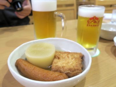 宮崎・酒泉の杜「居酒屋てるは」おでんセット（500円、おでん3品＋ドリンク1杯）は雲海麦酒醸造所のピルスナーをチョイス。