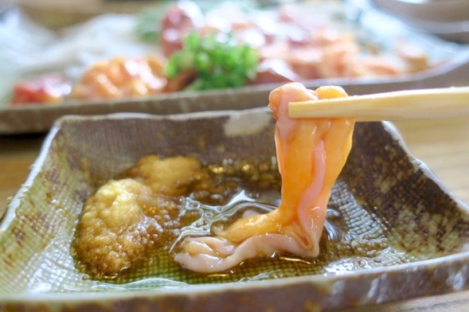宮崎・都城「ふれあいの里 梅北本店」で食べた地鶏刺身の卵管と思しきもの。