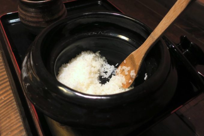 宮崎「極楽温泉 匠の宿」朝食の白米は、土鍋で炊かれておいしかった。