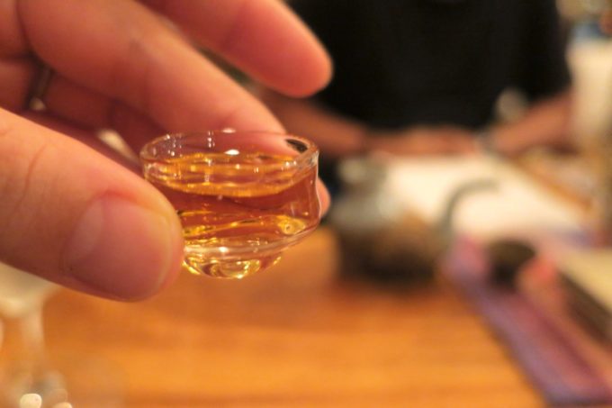 那覇・久米「泡盛倉庫」で飲んだ、八重泉 BARREL（バレル）は少量でも存在感のある味。