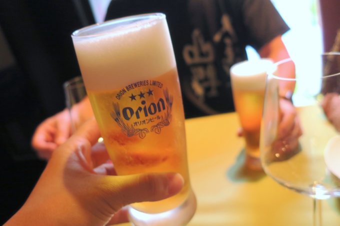 那覇・栄町「ビストロ ルボングー（Bistro Le Bon Gout）」のビールはオリオンドラフト（500円）だった