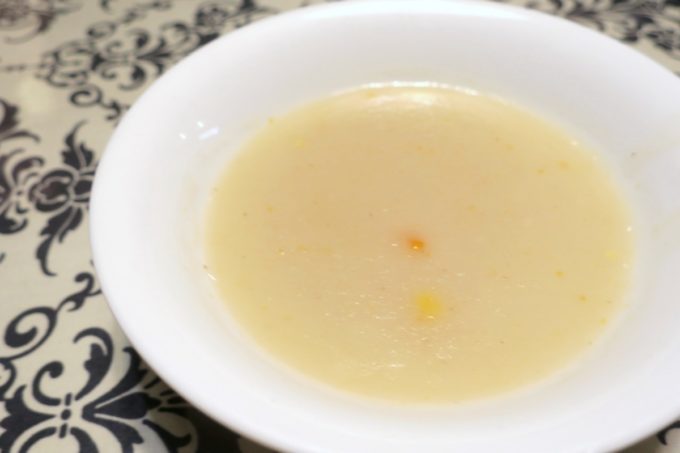 沖縄市「オークレストラン」オークランチのセットのスープ