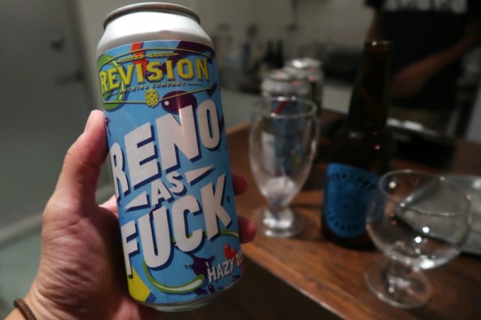 沖縄市の酒屋「HOPPED UP」でRevision Brewing Reno As Fuckをオススメされる