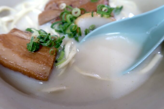 沖縄市泡瀬「米八そば」豆乳カレーそばのスープにむせた