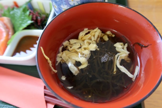 南風原町の沖縄県健康づくり財団で食べたもずくのスープ