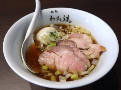 宜野湾「麺処 わた琉」特製中華そば（醤油、980円）