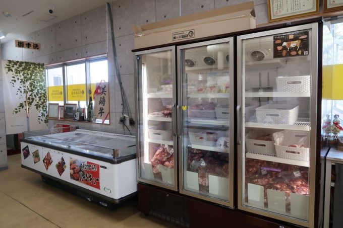 石垣島「美崎牛本店」冷凍肉やハンバーグも販売している。