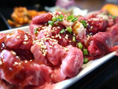 石垣島「美崎牛本店」ランチの炭火御前のお肉は美崎牛お切り落とし200gだ。