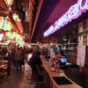 那覇・国際通りののれん街地下にあるビアバー「クラフトビールしまねこ」の様子