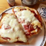 北谷・伊平「コメダ珈琲店 沖縄北谷58号店」たっぷりたまごのピザトースト（720円）