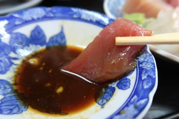 那覇市東町「鮮魚 ふくむら」ランチの刺身定食のお刺身が分厚いカットで嬉しい。