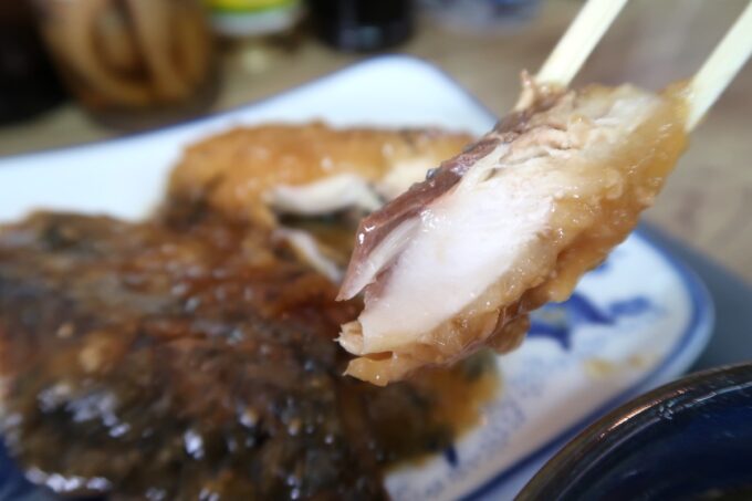 那覇市東町「鮮魚 ふくむら」肉厚で脂の乗ったさば味噌煮が2切れもついてくる