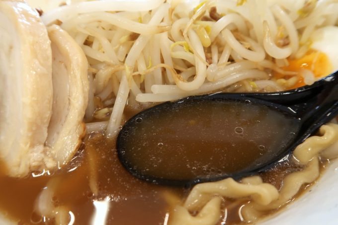 糸満市場いとま〜る「麺や金太郎」南二郎のスープ