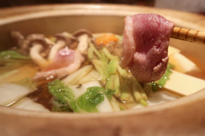 仙台の居酒屋「仙台朝市 大黒」仙台せりと鴨の鍋のお肉がウマい