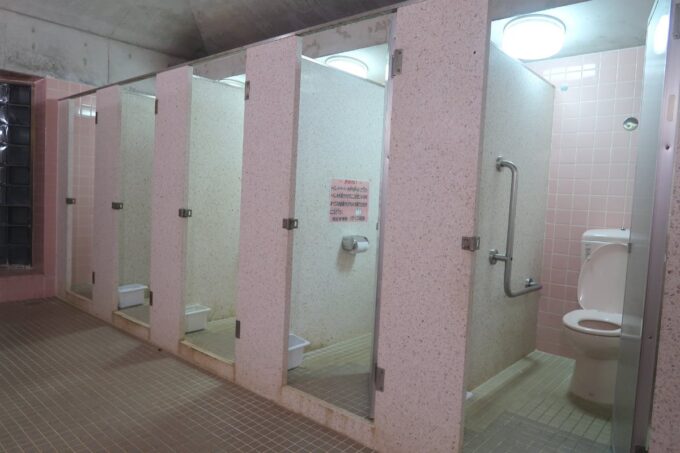 沖縄県総合運動公園キャンプ場のトイレ