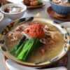 うるま市「闘牛拉麺ラブメンうるマルシェ店」で注文したラーメンやサイドメニューなど