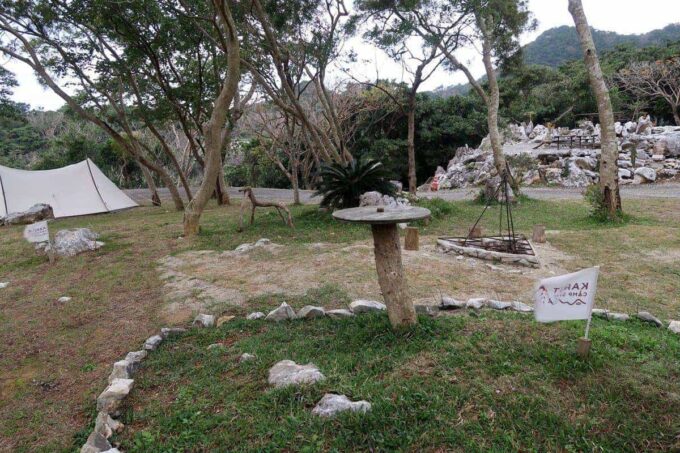 沖縄・本部町「KARST CAMP SITE（カルストキャンプサイト）」フリーサイトの一部