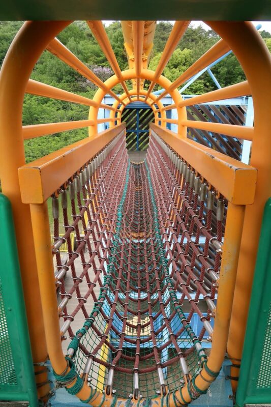 愛媛県松山市「松山総合公園」の坊ちゃん夢ランドの吊り橋
