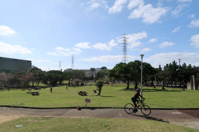 沖縄市「八重島公園」北側エリアの広場